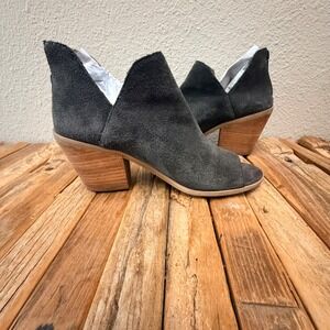 Susina Suede Peep Toe Booties 7.5M Grey Stacked Heel V-Cut Back Zip RN 58665